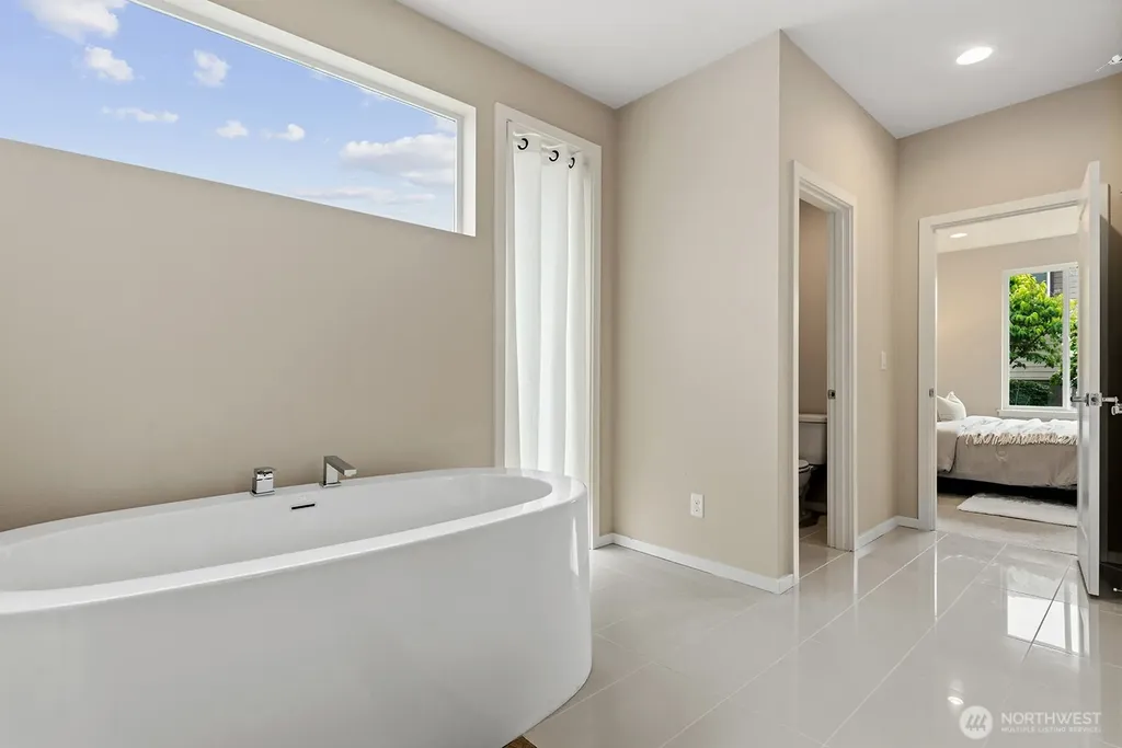 10521 SE 277th Place Kent WA 98030
