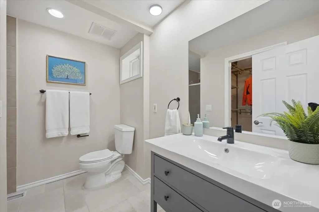 1801 Anacortes Avenue NE Renton WA 98059