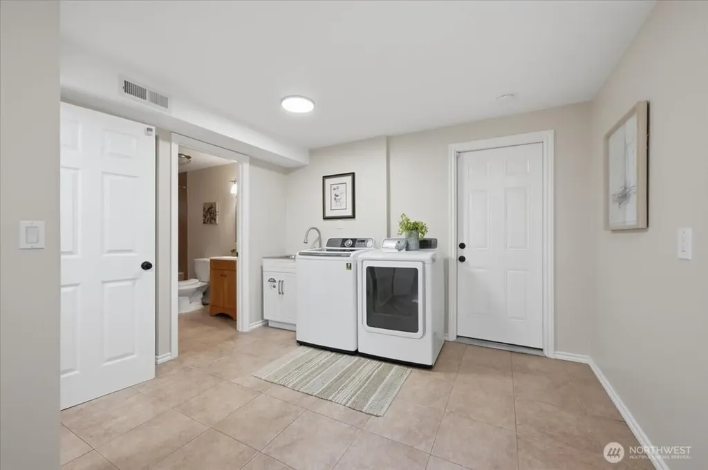 1801 Anacortes Avenue NE Renton WA 98059