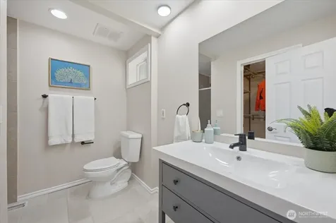 1801 Anacortes Avenue NE Renton WA 98059