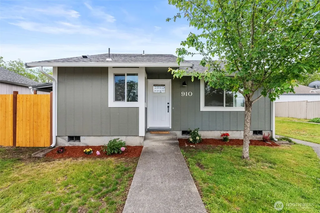 910 Schonberg Lane SE Olympia WA 98513