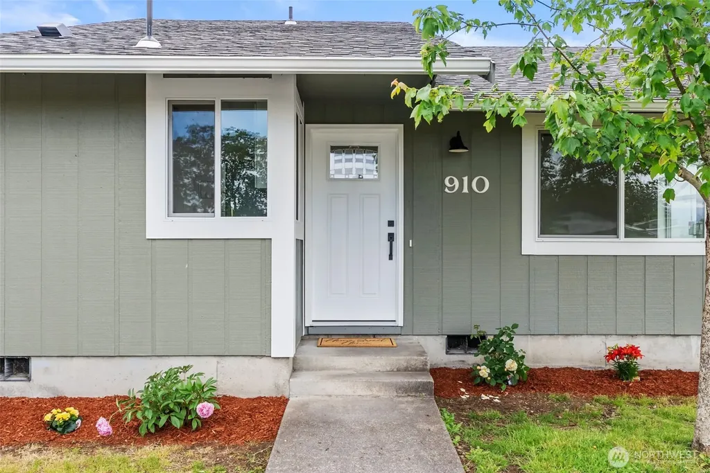 910 Schonberg Lane SE Olympia WA 98513