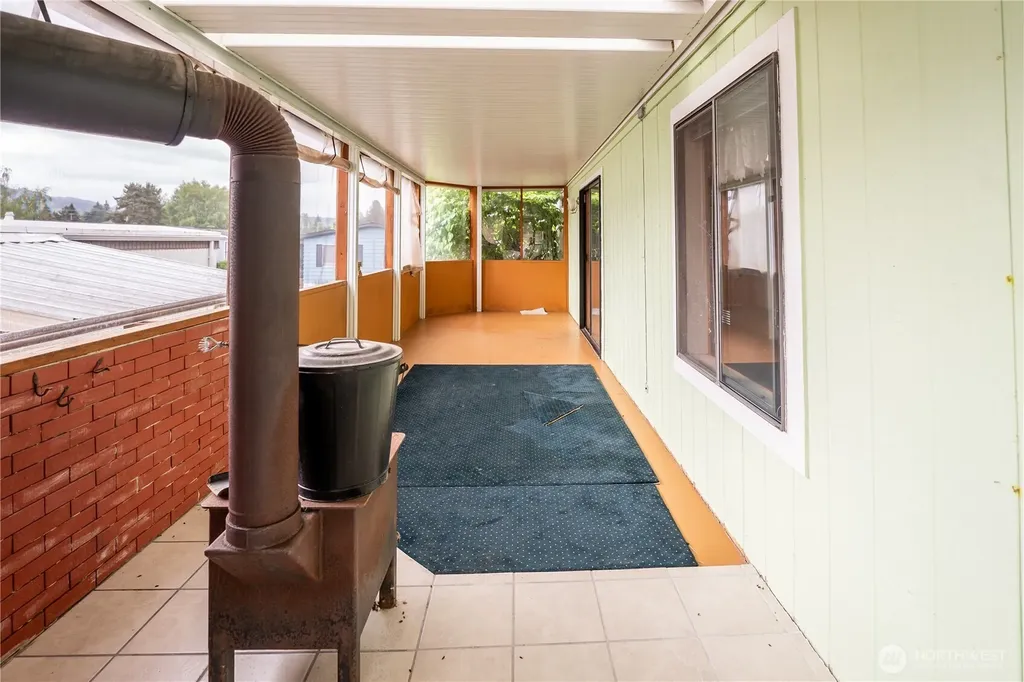 1965 West Side Highway Kelso WA 98626