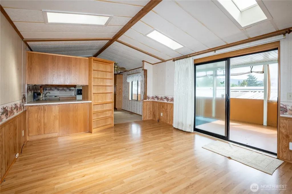 1965 West Side Highway Kelso WA 98626