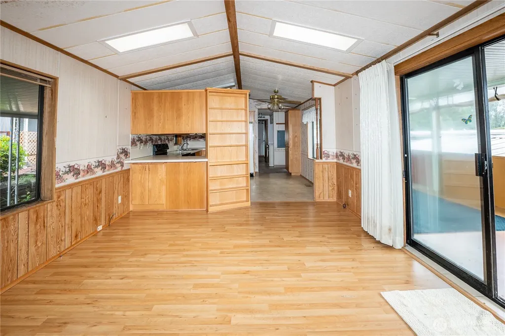 1965 West Side Highway Kelso WA 98626