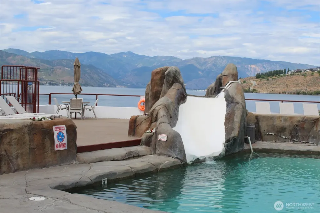 322 W Woodin Avenue Chelan WA 98816