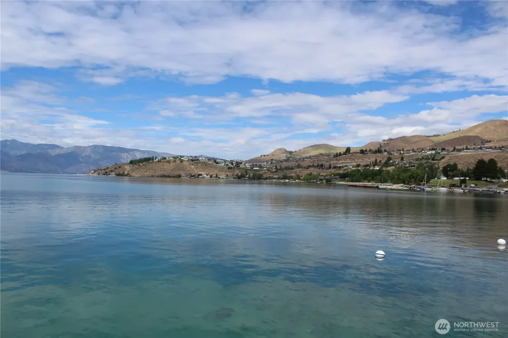 322 W Woodin Avenue Chelan WA 98816