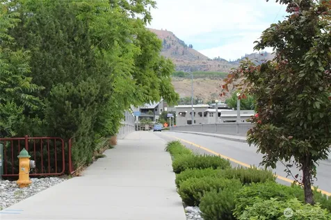 322 W Woodin Avenue Chelan WA 98816