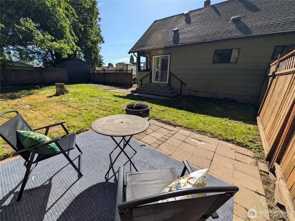 512 E Pear Street Centralia WA 98531