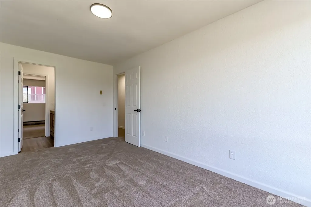 25014 Lake Fenwick Road Kent WA 98032