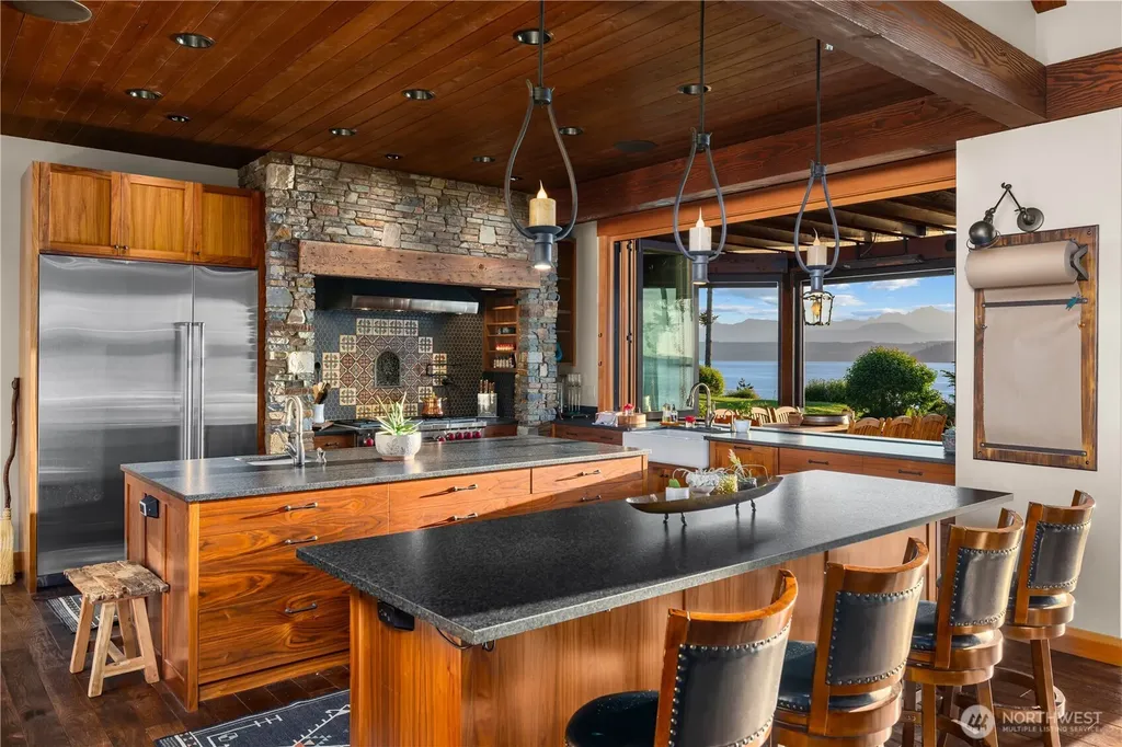 165 NE Kinman Road Poulsbo WA 98370