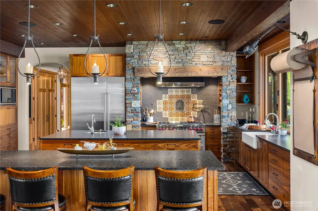 165 NE Kinman Road Poulsbo WA 98370