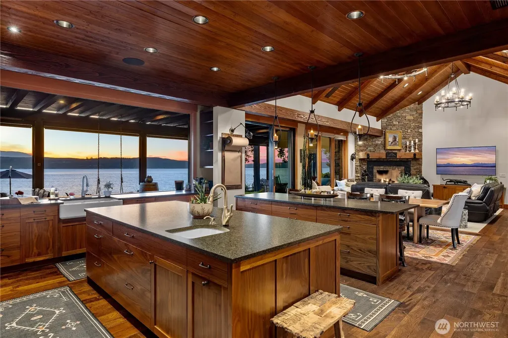 165 NE Kinman Road Poulsbo WA 98370