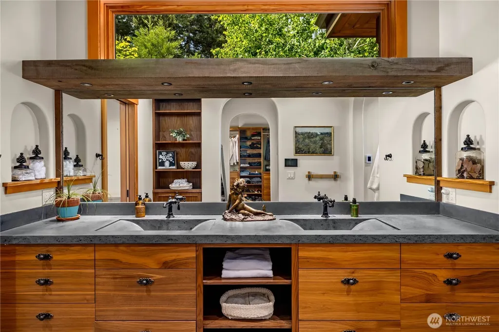 165 NE Kinman Road Poulsbo WA 98370