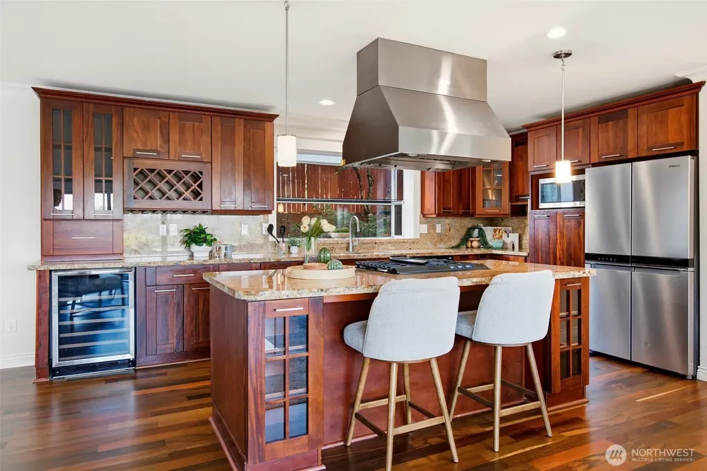 8338 NE Juanita Drive Kirkland WA 98034