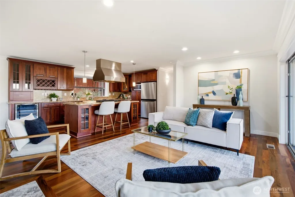 8338 NE Juanita Drive Kirkland WA 98034