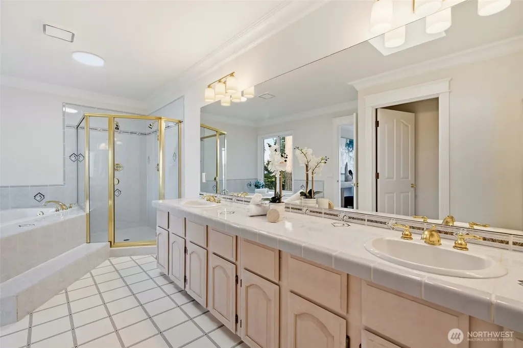 8338 NE Juanita Drive Kirkland WA 98034