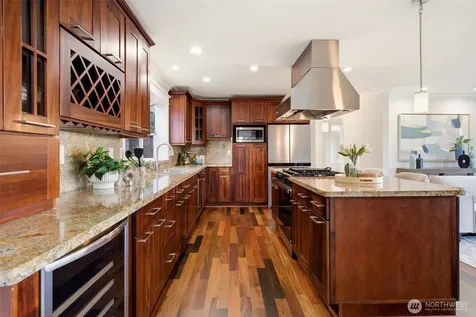 8338 NE Juanita Drive Kirkland WA 98034