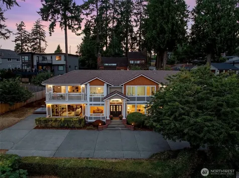 8338 NE Juanita Drive Kirkland WA 98034