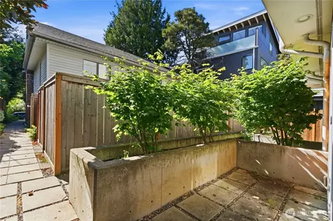 4008 Linden Ave N Seattle WA 98103