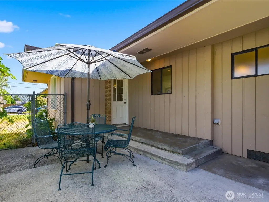 1417 Maple Street Sumner WA 98390