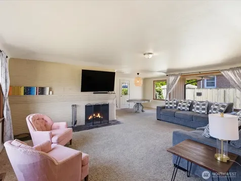 1417 Maple Street Sumner WA 98390