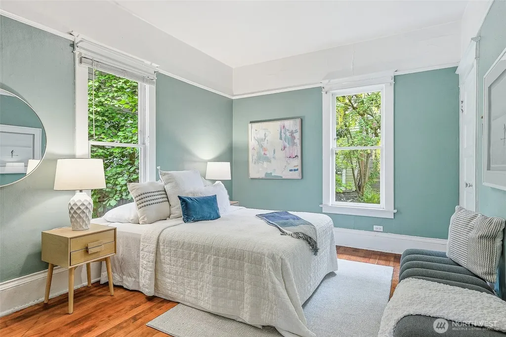 4651 1st Avenue NE Seattle WA 98105