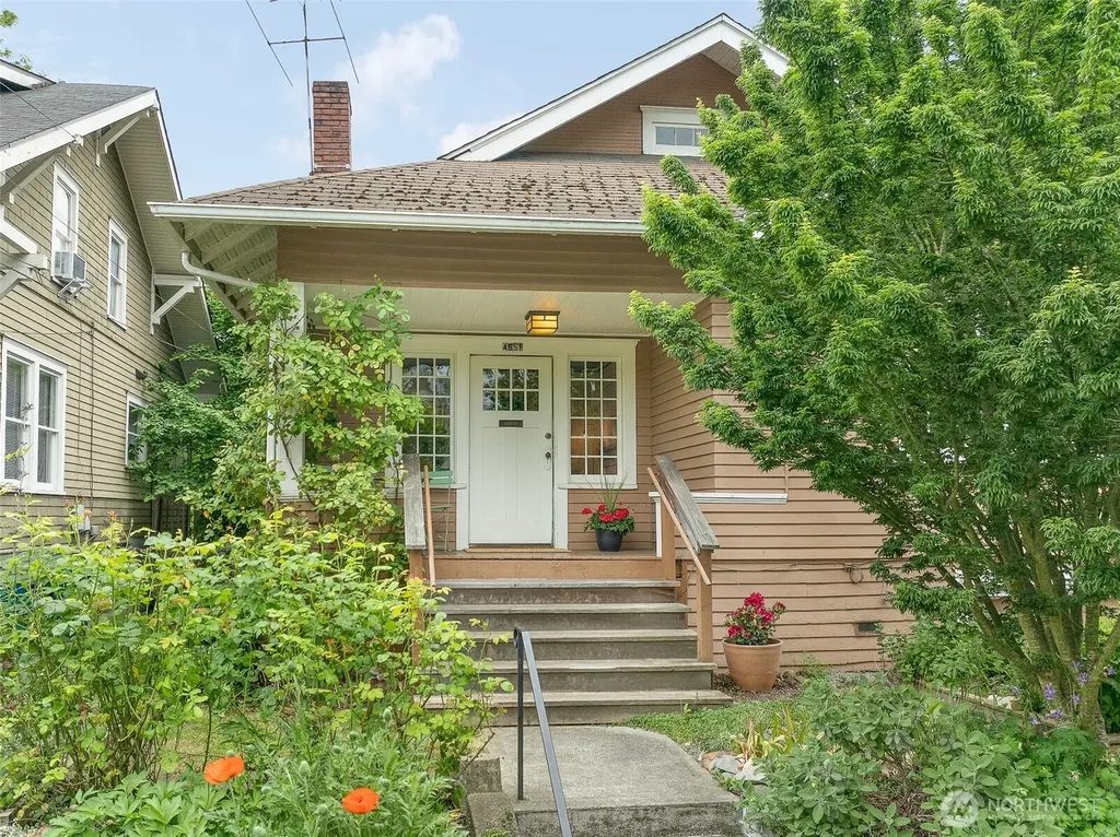 4651 1st Avenue NE Seattle WA 98105