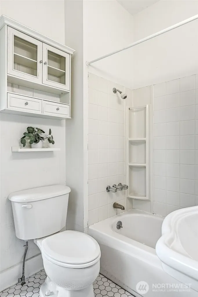 4651 1st Avenue NE Seattle WA 98105