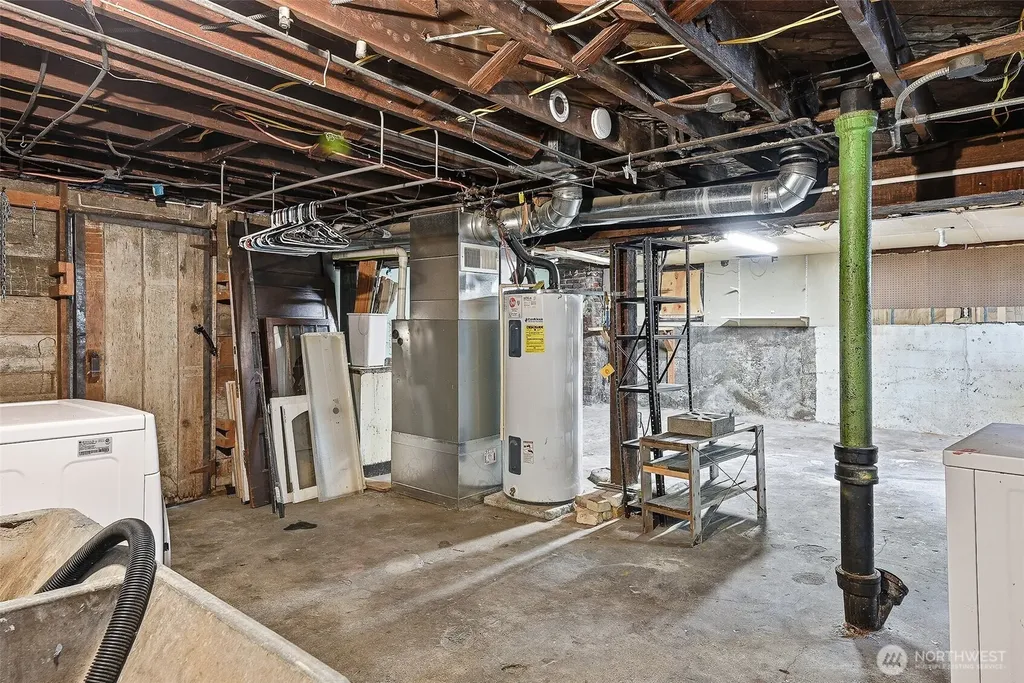 4651 1st Avenue NE Seattle WA 98105