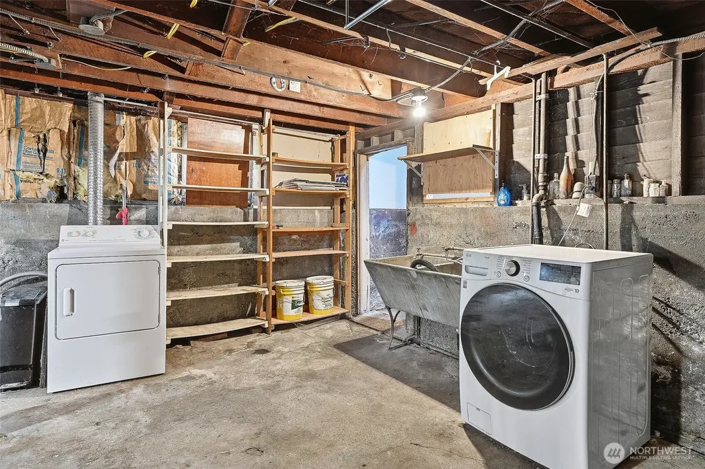 4651 1st Avenue NE Seattle WA 98105