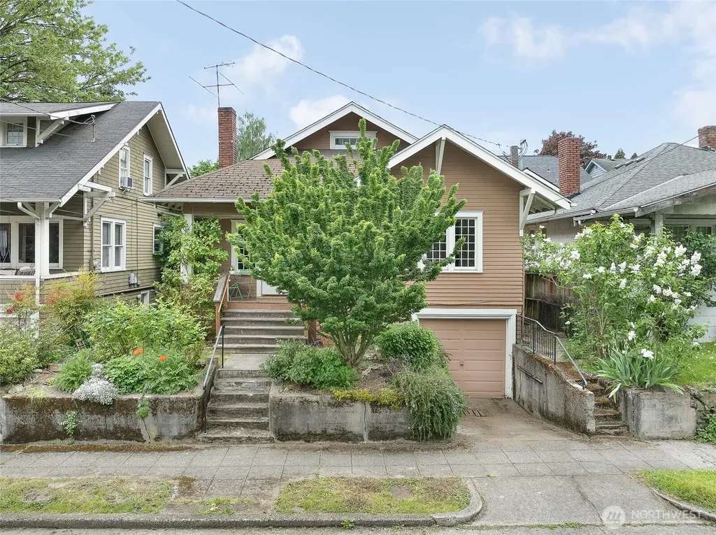 4651 1st Avenue NE Seattle WA 98105