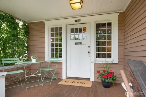 4651 1st Avenue NE Seattle WA 98105