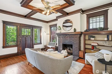 4651 1st Avenue NE Seattle WA 98105