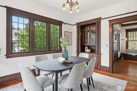 4651 1st Avenue NE Seattle WA 98105