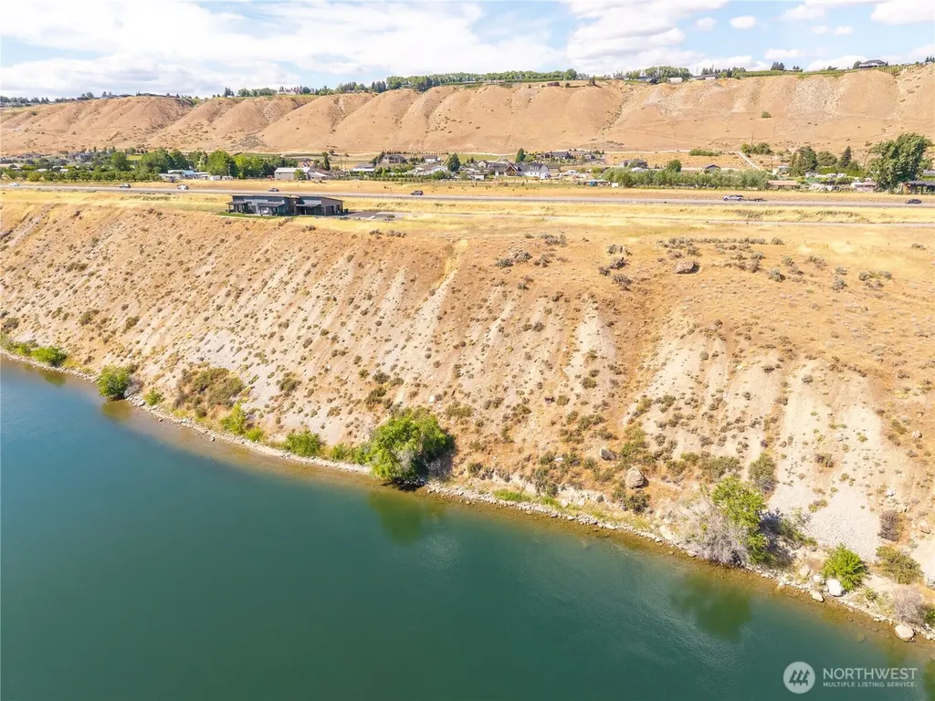 3180 SE Rivers Edge Court East Wenatchee WA 98802