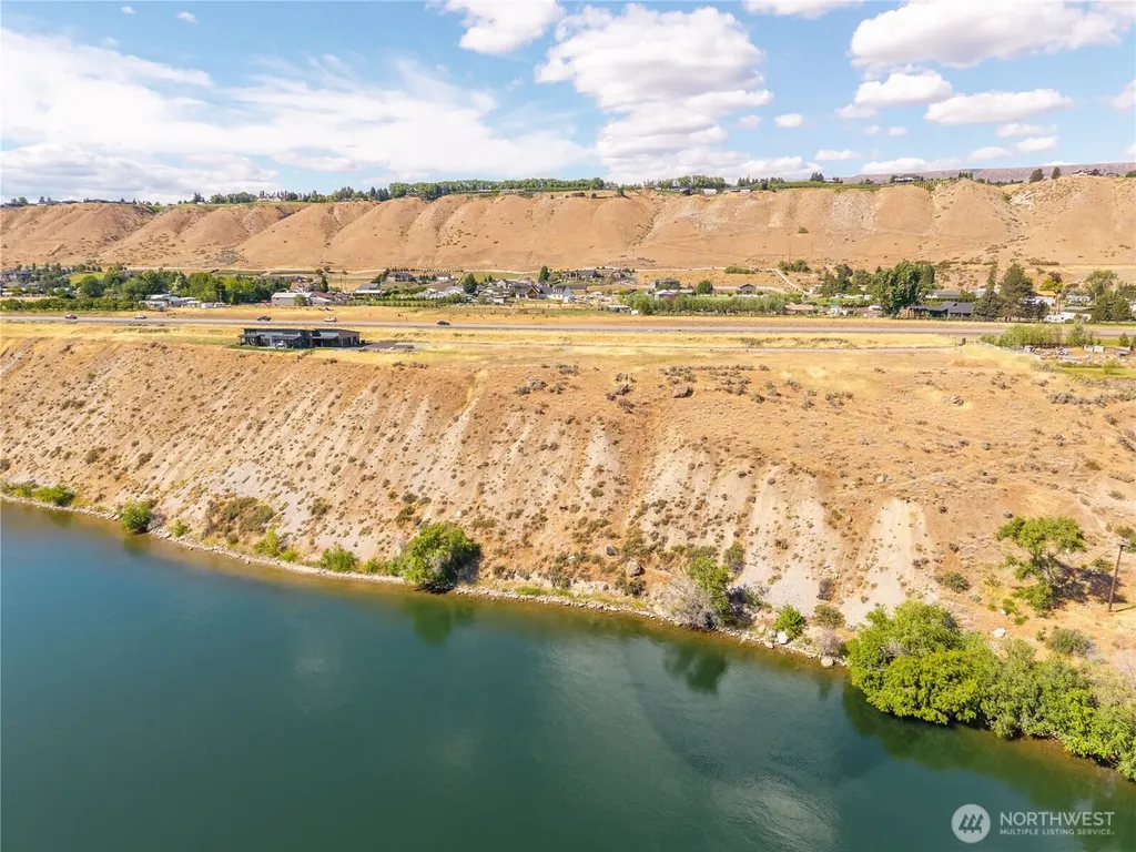 3180 SE Rivers Edge Court East Wenatchee WA 98802