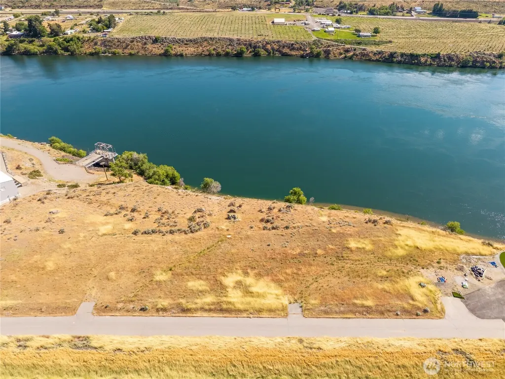 3180 SE Rivers Edge Court East Wenatchee WA 98802