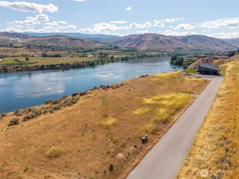 3180 SE Rivers Edge Court East Wenatchee WA 98802