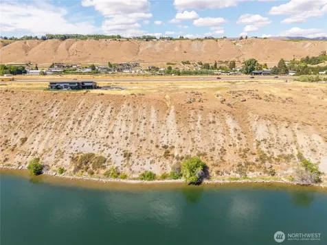 3180 SE Rivers Edge Court East Wenatchee WA 98802