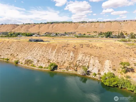 3180 SE Rivers Edge Court East Wenatchee WA 98802