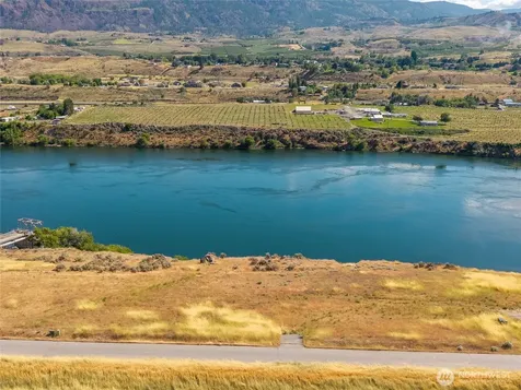 3180 SE Rivers Edge Court East Wenatchee WA 98802