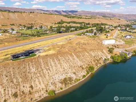 3180 SE Rivers Edge Court East Wenatchee WA 98802