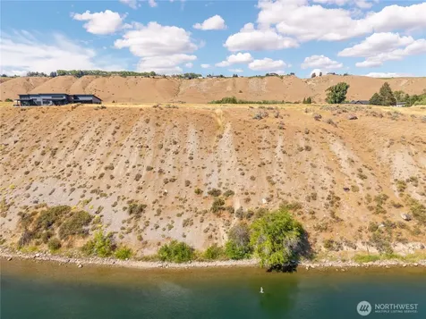 3180 SE Rivers Edge Court East Wenatchee WA 98802