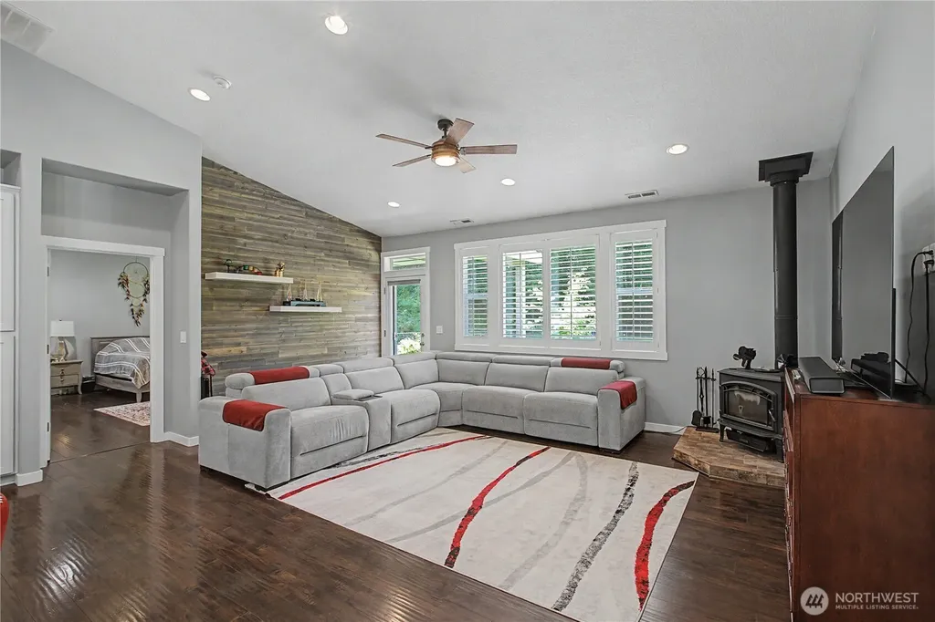 272 Trout Lakes Road Castle Rock WA 98611