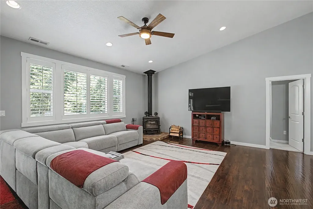 272 Trout Lakes Road Castle Rock WA 98611