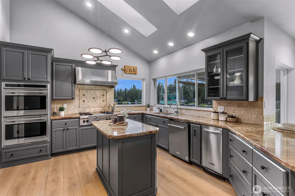 31259 E Lake Morton Drive SE Kent WA 98042