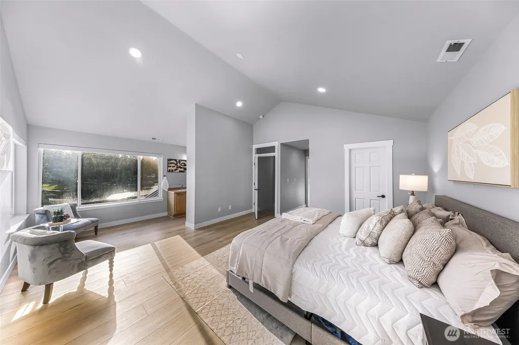 31259 E Lake Morton Drive SE Kent WA 98042
