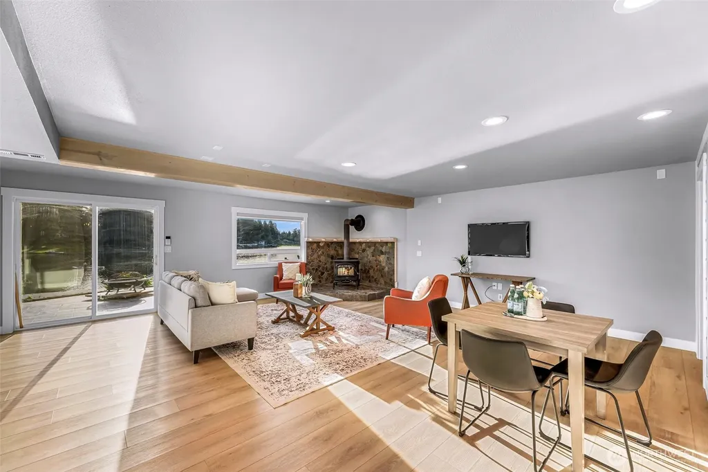 31259 E Lake Morton Drive SE Kent WA 98042