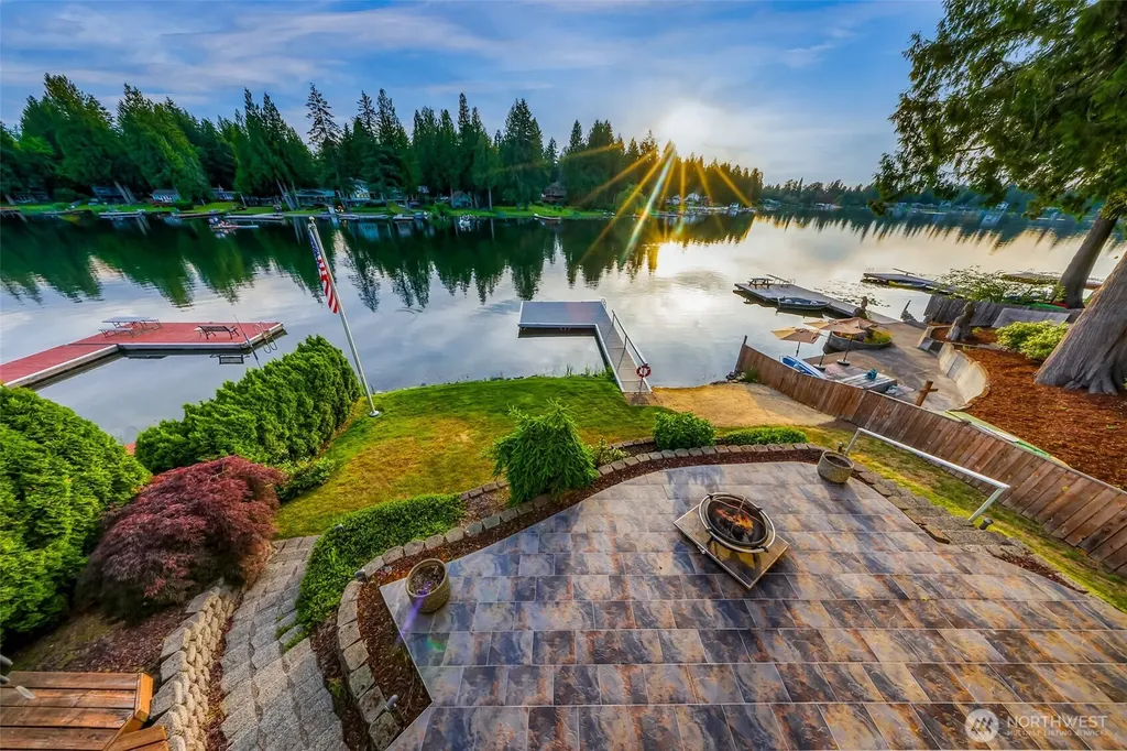 31259 E Lake Morton Drive SE Kent WA 98042